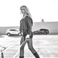 Claudia Black в тишината след „екшън“